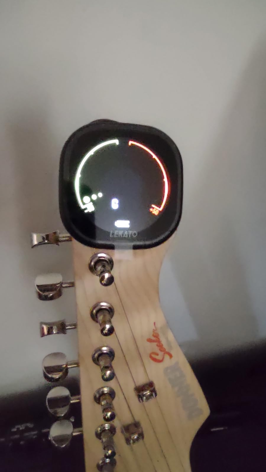 LEKATO Guitar Tuner Rechargeable, Tuner Clip On for Guitar, Bass, Chromatic, Ukulele, Violin Tuner customer photo 2