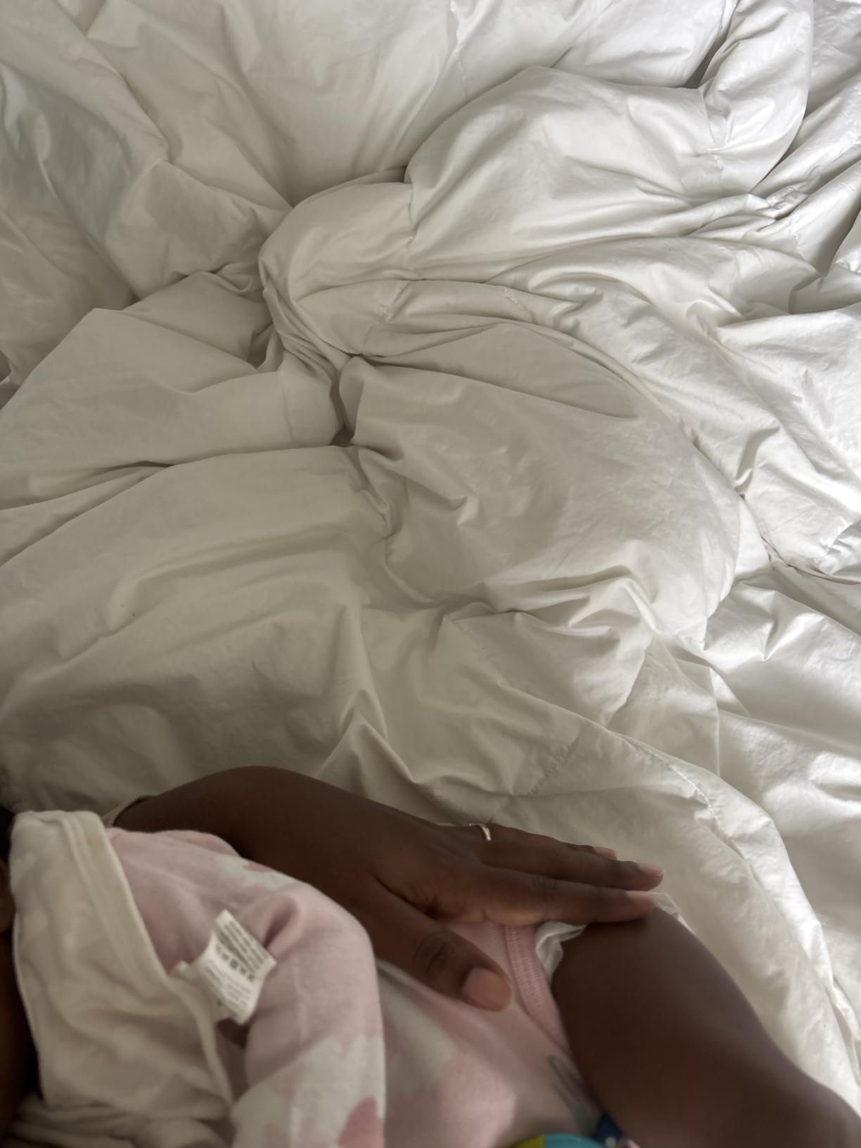 Serta Goose Feather Down Fiber Comforter Queen Size - 100% Cotton Cover Duvet Insert - Hotel Luxury Hypoallergenic Bedding Comforter All Season Medium Warmth 90 x 90 Inch White customer photo 2