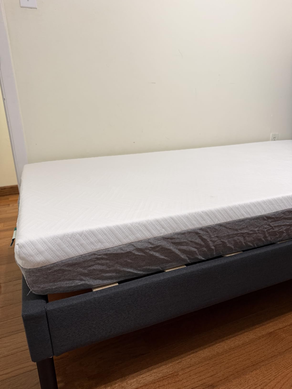 Novilla Bliss Queen Size Mattress, 12 Inch Gel Memory Foam Mattress Queen | Cool Night Sleep & Pressure Relief, Support Foam for Spine Alignment & Motion Isolation, Medium Plush Feel customer photo 1