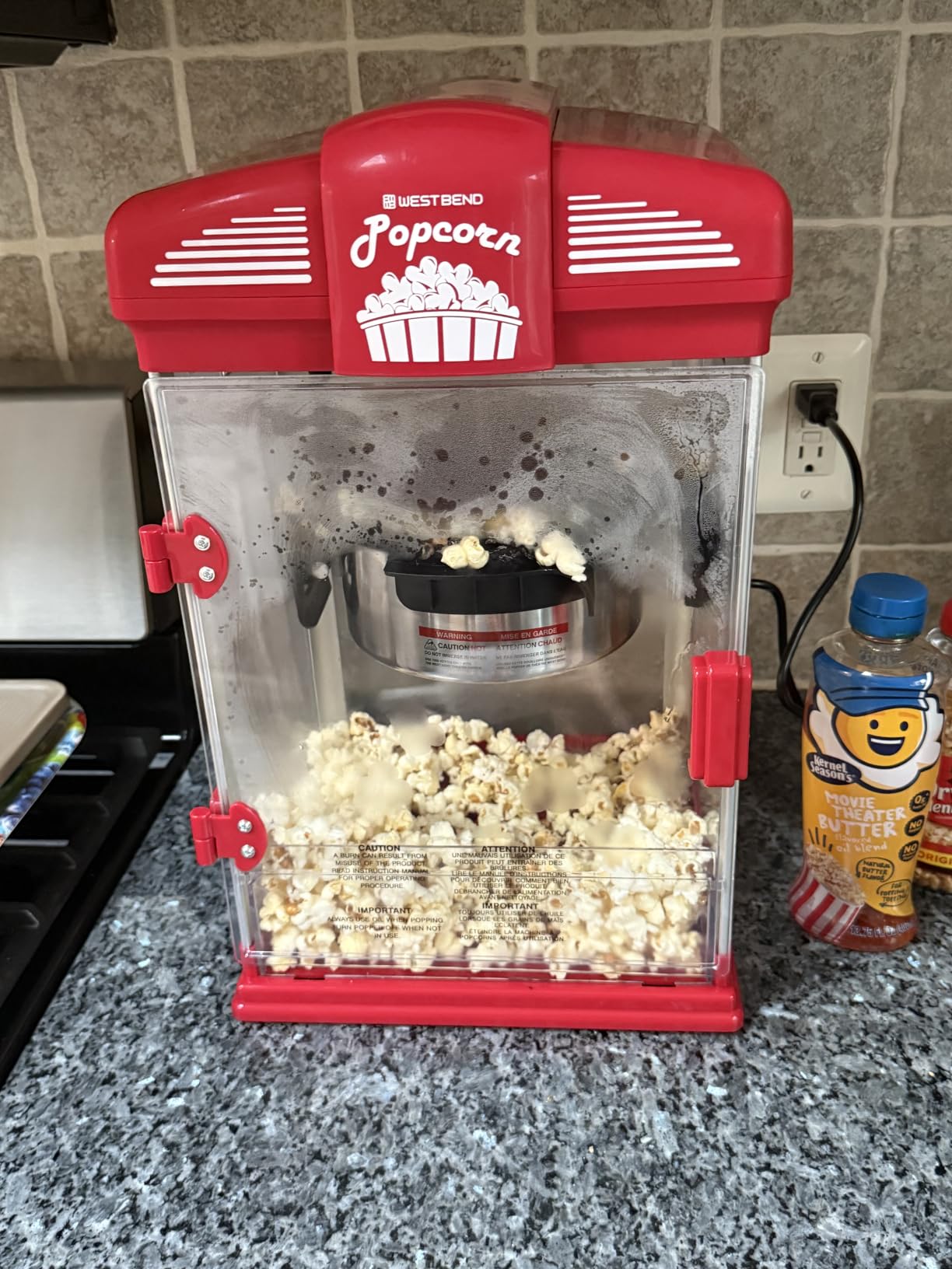 West Bend Stir Crazy Movie Theater Popcorn Popper, Gourmet Popcorn Maker Machine with Nonstick Popcorn Kettle, 4 Qt., Black customer photo 1