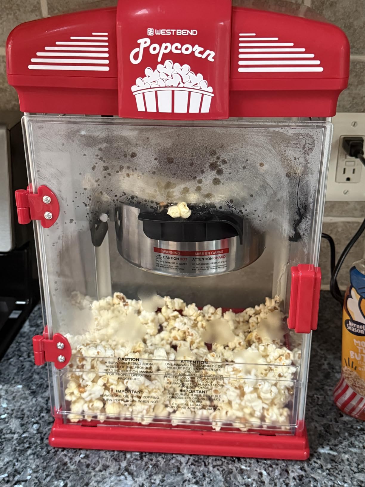 West Bend Stir Crazy Movie Theater Popcorn Popper, Gourmet Popcorn Maker Machine with Nonstick Popcorn Kettle, 4 Qt., Black customer photo 2