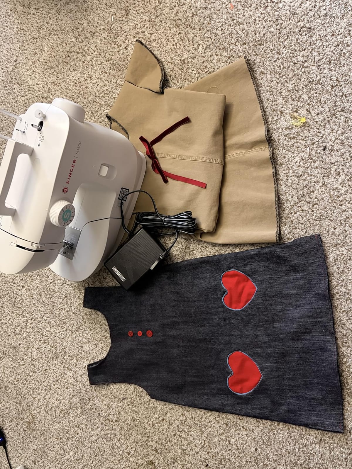 SINGER M1500 Lightweight & Portable Sewing Machine, 6 Built-in Stitches, 57 Stitch Applications, 4-Step Buttonhole, LED Light customer photo 2