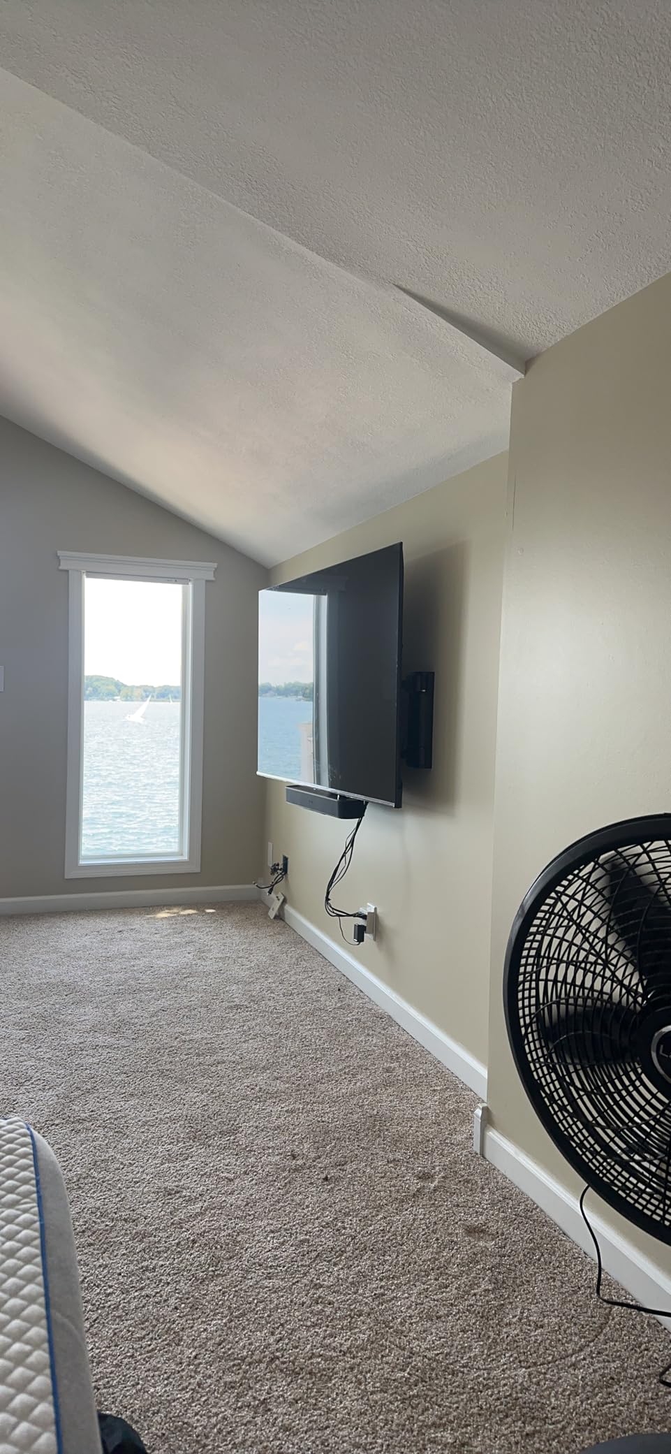 ynVISION.DESIGN Motorized Swing Out TV Wall Mount for 32-75