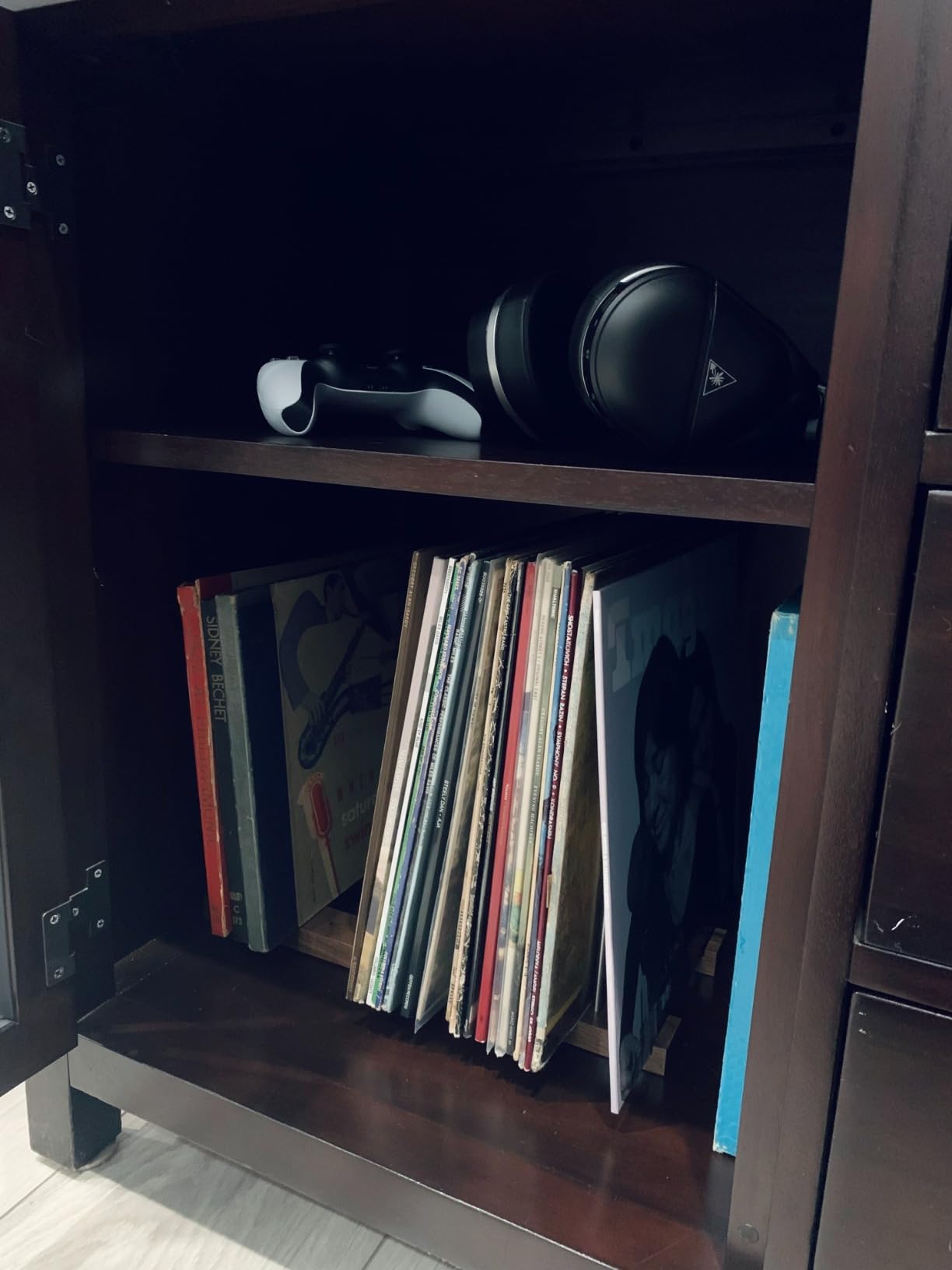 Optage Audio Vinyl Record Storage Holder, 75 LPs, Solid Walnut & Steel | Adjustable Dividers, Gift-Boxed, 3-Year Warranty, Stable Record Storage customer photo 1