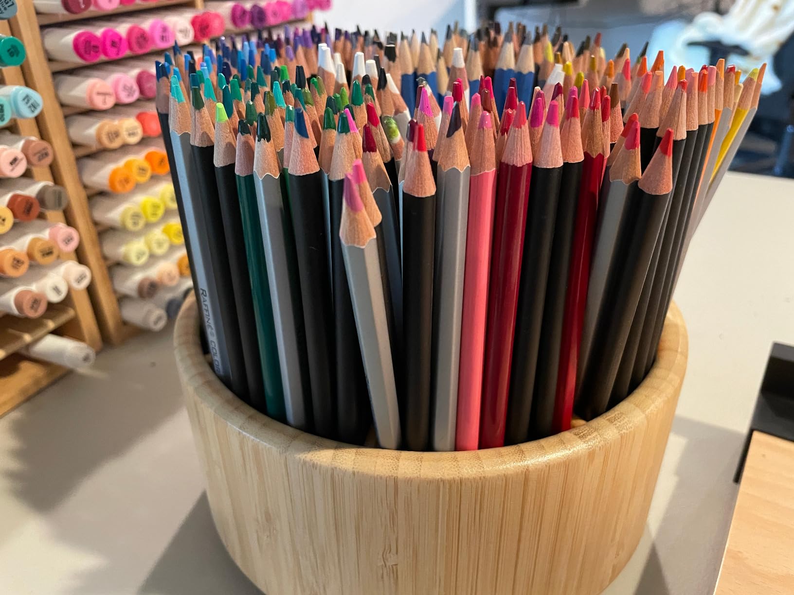Utoplike Bamboo Rotating Art Supply Desk Organizer Pencil Holder Desktop Desktop Storage Caddy for Pen Colored Pencil Crayon Paint Brushes Art Studio and Office customer photo 1