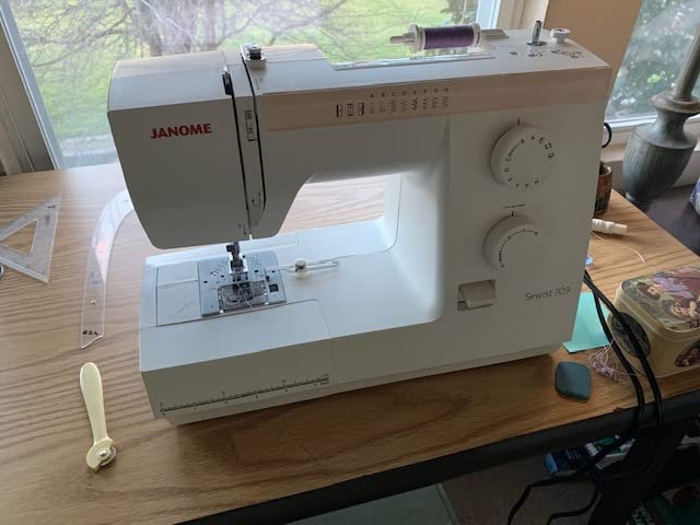 Janome Sewist 780dc Computerized Sewing Machine, 80 Stitches, 80 Built-In Stitches, 3 One-Step Buttonholes, Built-In Needle Threader customer photo 1