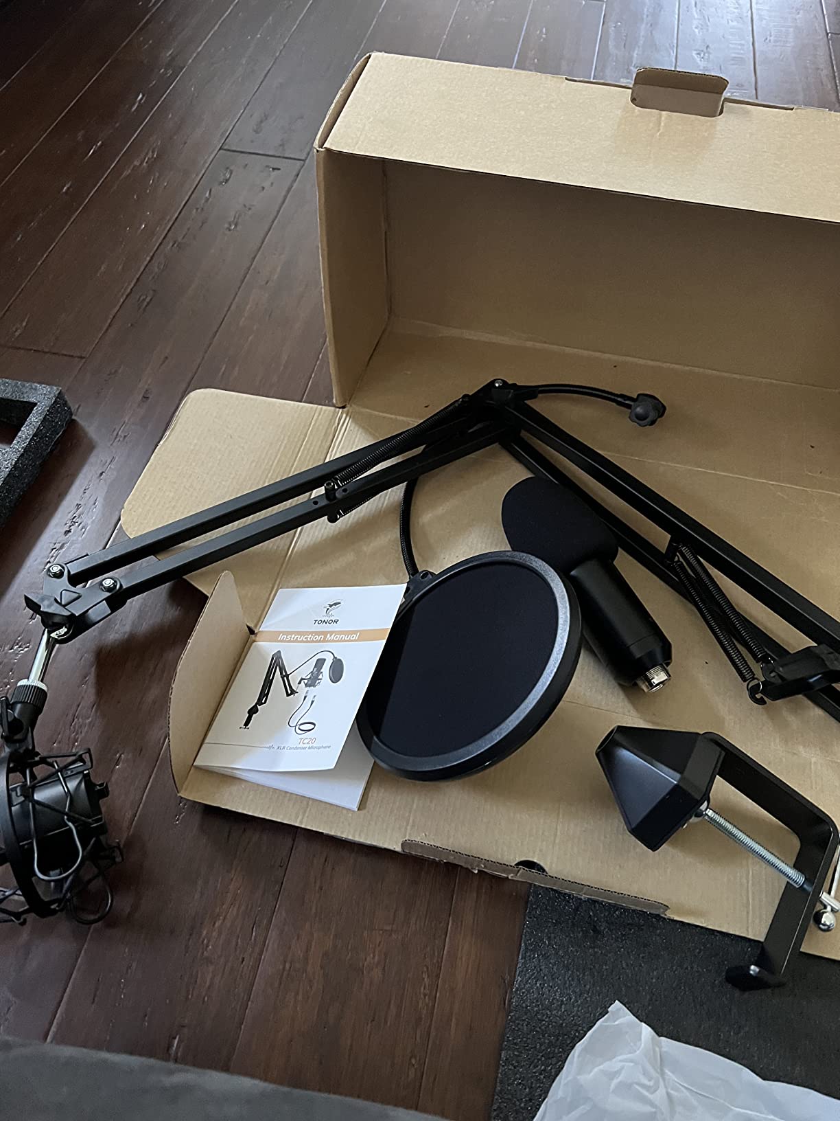 TONOR XLR Condenser Microphone, Professional Cardioid Studio Mic Kit with T20 Boom Arm, Shock Mount, Pop Filter for Recording, Podcasting, Voice Over, Streaming, Home Studio, YouTube (TC20) customer photo 1