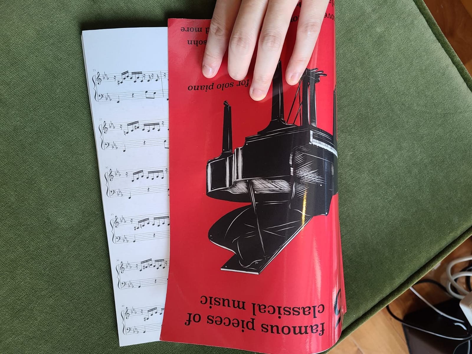 65 Famous Pieces of Classical Music for Solo Piano: Bach, Beethoven, Chopin, Debussy, Mendelssohn, Scarlatti, Schubert, Tchaikovsky and More (Music Masterpiece Library: Classical Piano Sheet Music) customer photo 2