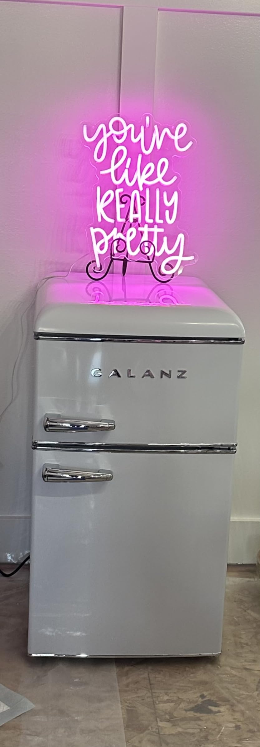 Galanz GLR31TWEER Retro Compact Refrigerator, Mini Fridge with Dual Doors, Adjustable Mechanical Thermostat with Freezer, White, 3.1 Cu FT customer photo 1
