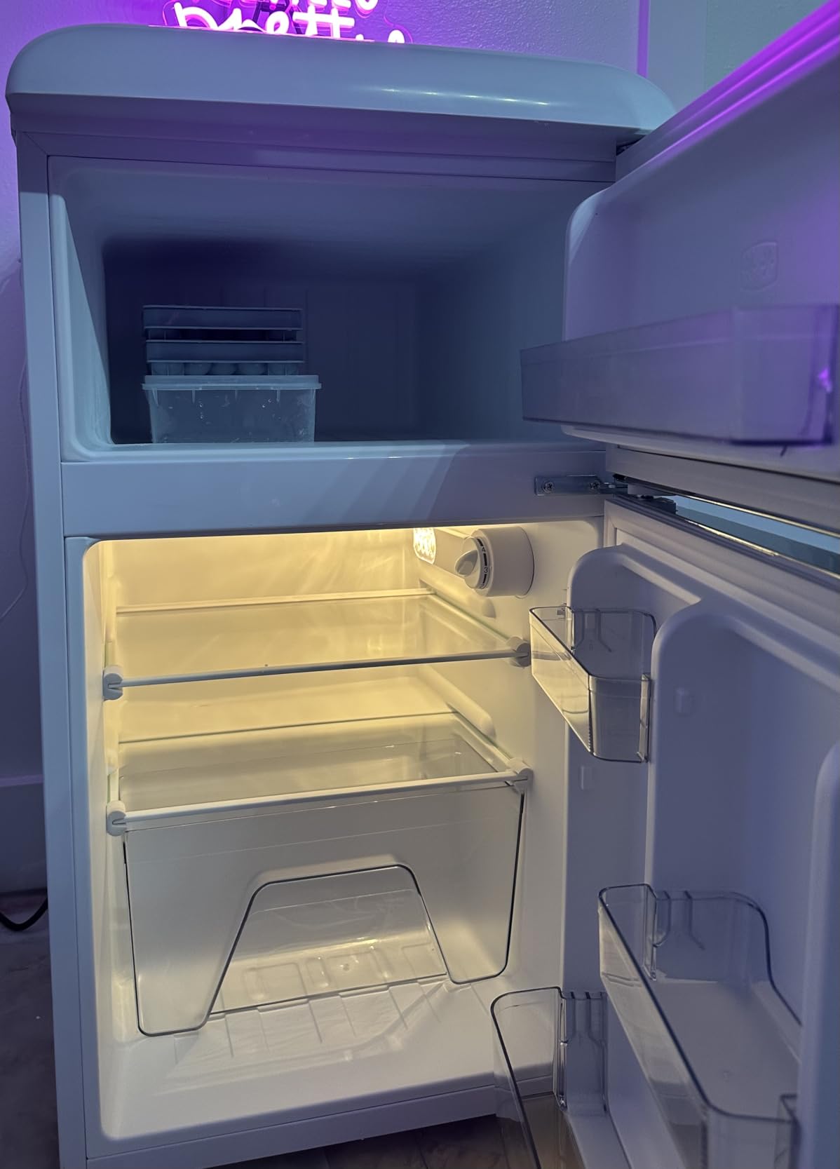 Galanz GLR31TWEER Retro Compact Refrigerator, Mini Fridge with Dual Doors, Adjustable Mechanical Thermostat with Freezer, White, 3.1 Cu FT customer photo 2