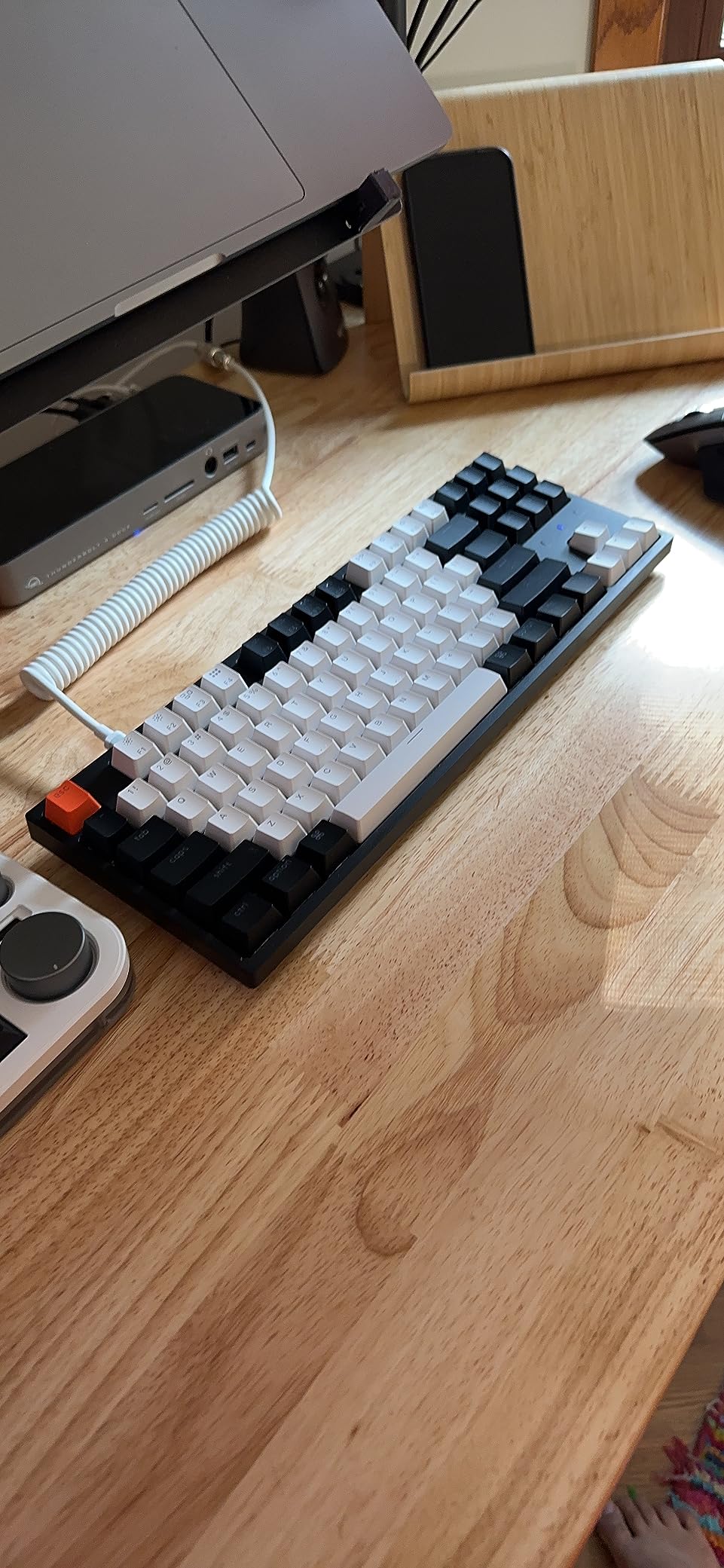 Keychron C1 Hot-swappable Wired Mechanical Computer Keyboard with Gateron G Pro Brown Switch/Double-Shot ABS Keycaps/White Backlight/USB Type-C Cable, Tenkeyless 87 Keys for Mac Windows PC customer photo 1