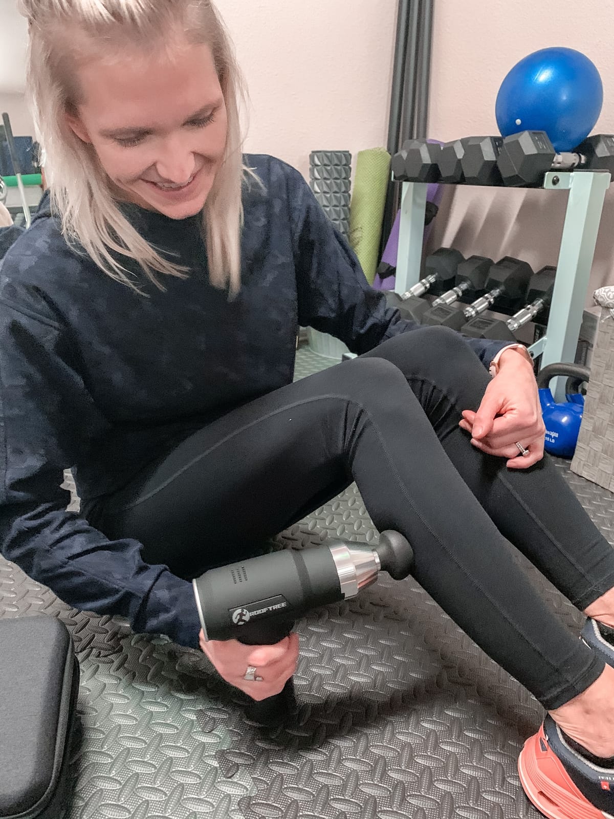 Deep Tissue Massage Gun for Athlete with Metal Head, Relieve Sore Muscle-R20 | 12 Hrs Battery Life, 90W High-Powered Brushless Motor, 60lbs Stall Force, Muscle Pain Relief, for Professional Therapist Use customer photo 2