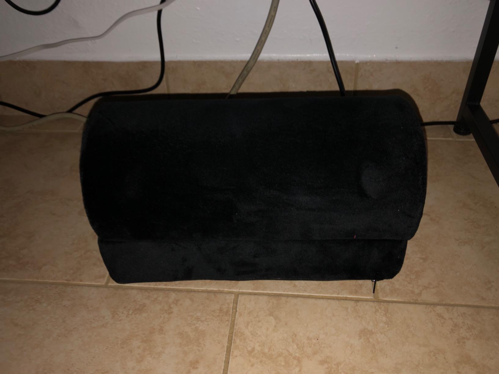 Airplane Foot Hammock - Adjustable Travel Footrest with Memory Foam - Portable Footrest Under Desk for Work or Travel Relaxation - Comfortable Flight Carry-on Foot Rest (Black) customer photo 2