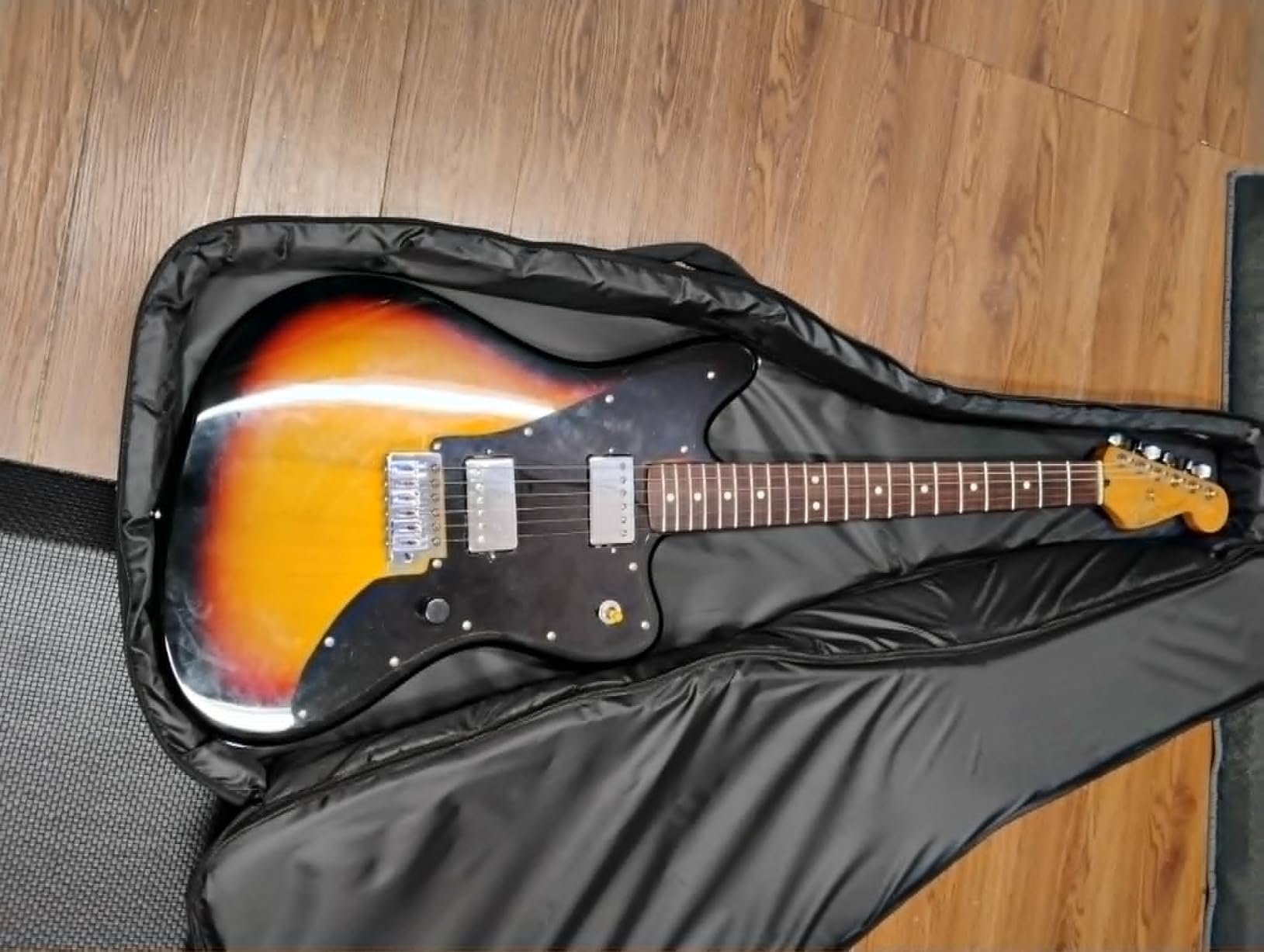 Monoprice Offset OS20 Classic Electric Guitar - Right Handed, Basswood Body, Gig Bag, Sunburst - Indio Series customer photo 1