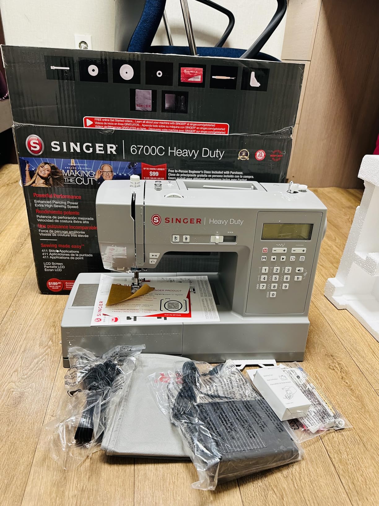 SINGER 6700C Heavy Duty Computerized Machine with Accessory Kit, 411 stitch applications, LCD screen, 1100 stitches/min customer photo 2