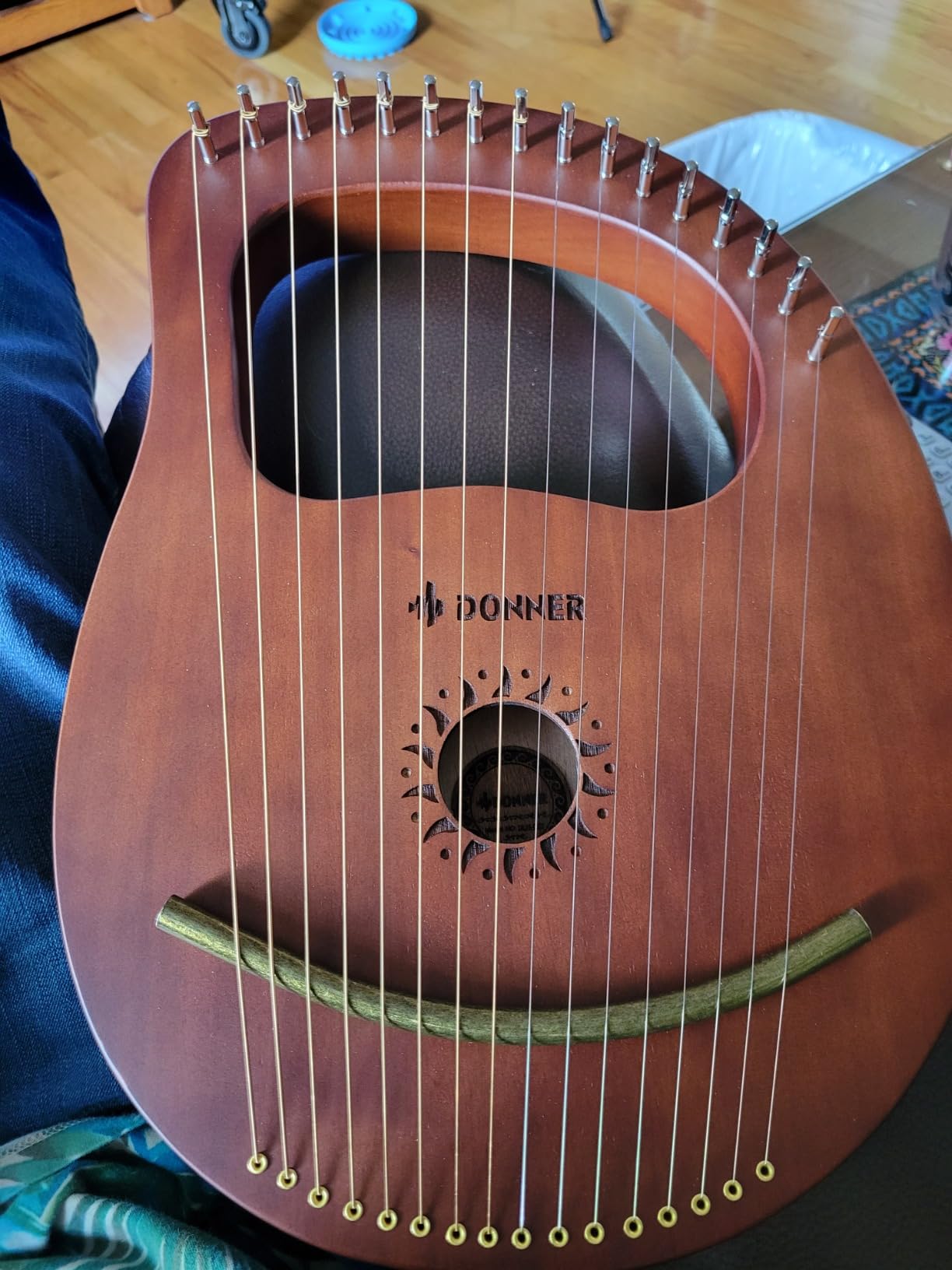 Donner Lyre Harp, 16 Metal Strings, Mahogany Body and Copper Saddle DLH-003 Lyre Harp with Tuning Wrench, Spare String Set, Black Gig Bag, Manual, Ancient Greece Style customer photo 2