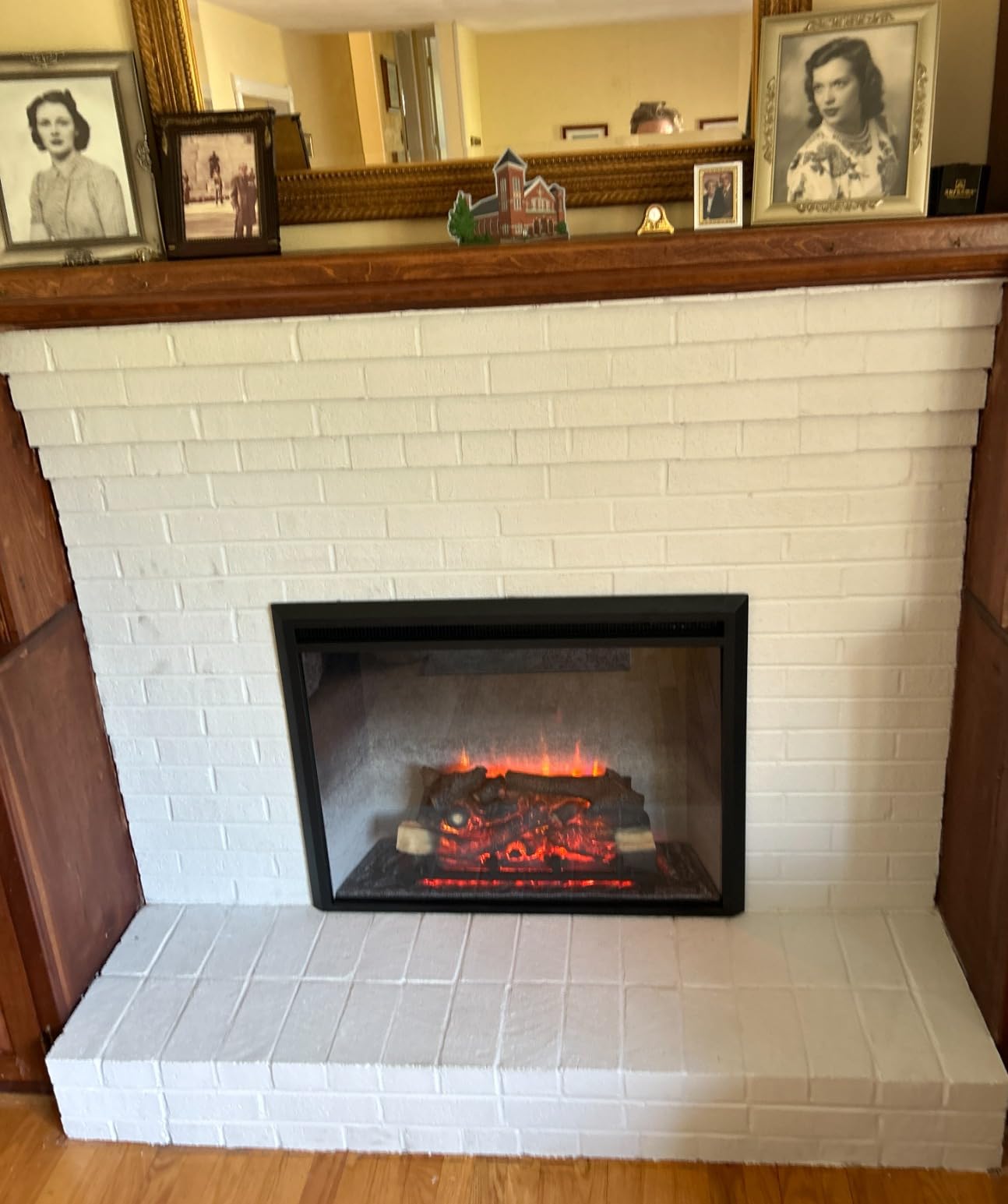 RICHFLAME 33 Inches, Edward Electric Fireplace Insert with Fire Crackling Sound, Weathered Concrete Interior, Remote Control, 750/1500W, Black customer photo 2