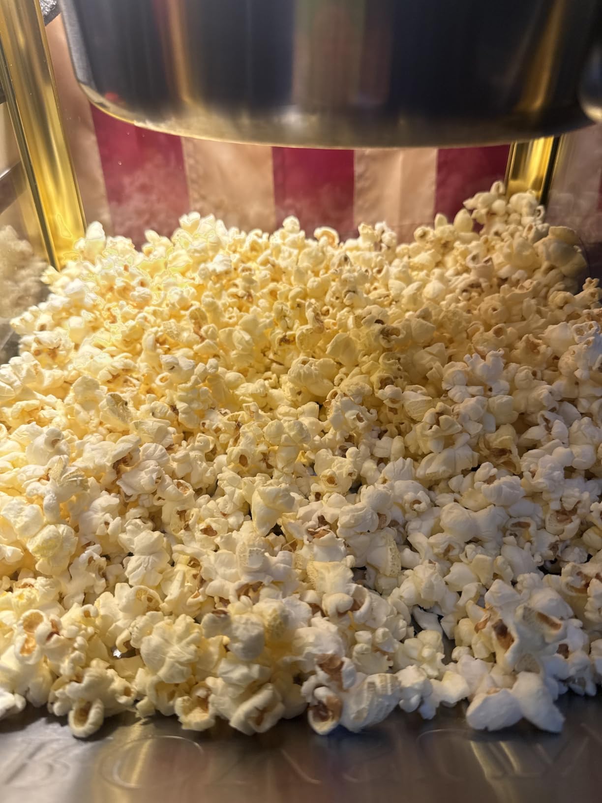 ROVSUN Popcorn Machine with 8 Ounce Kettle Makes Up to 32 Cups, Commercial Countertop Popcorn Maker for Home Movie Theater, ETL, Red customer photo 1