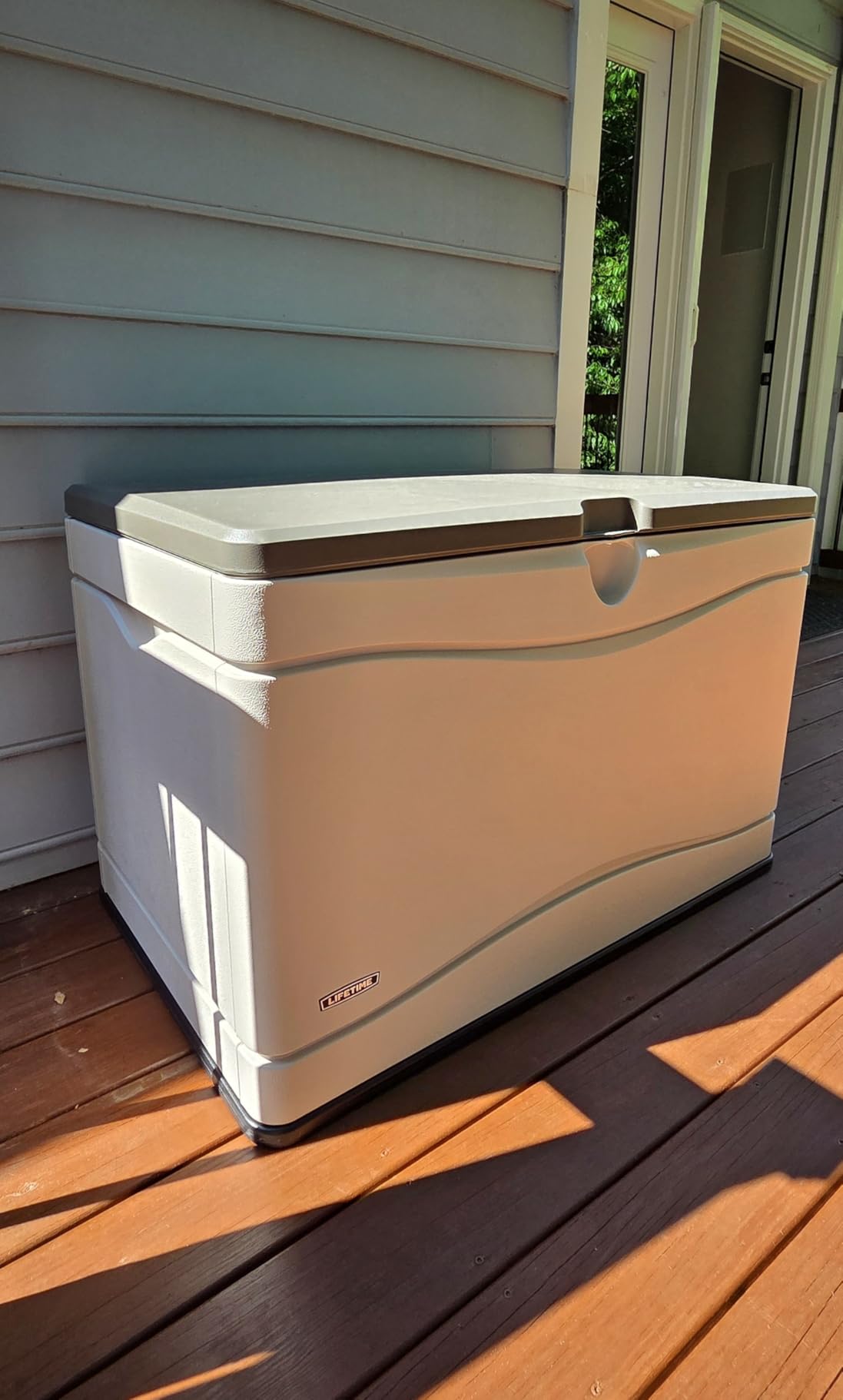 LIFETIME Outdoor Storage Deck Box, 130 Gallon, Arctic White, Lockable, UV-Protected, for Decks and Marine Docks customer photo 2