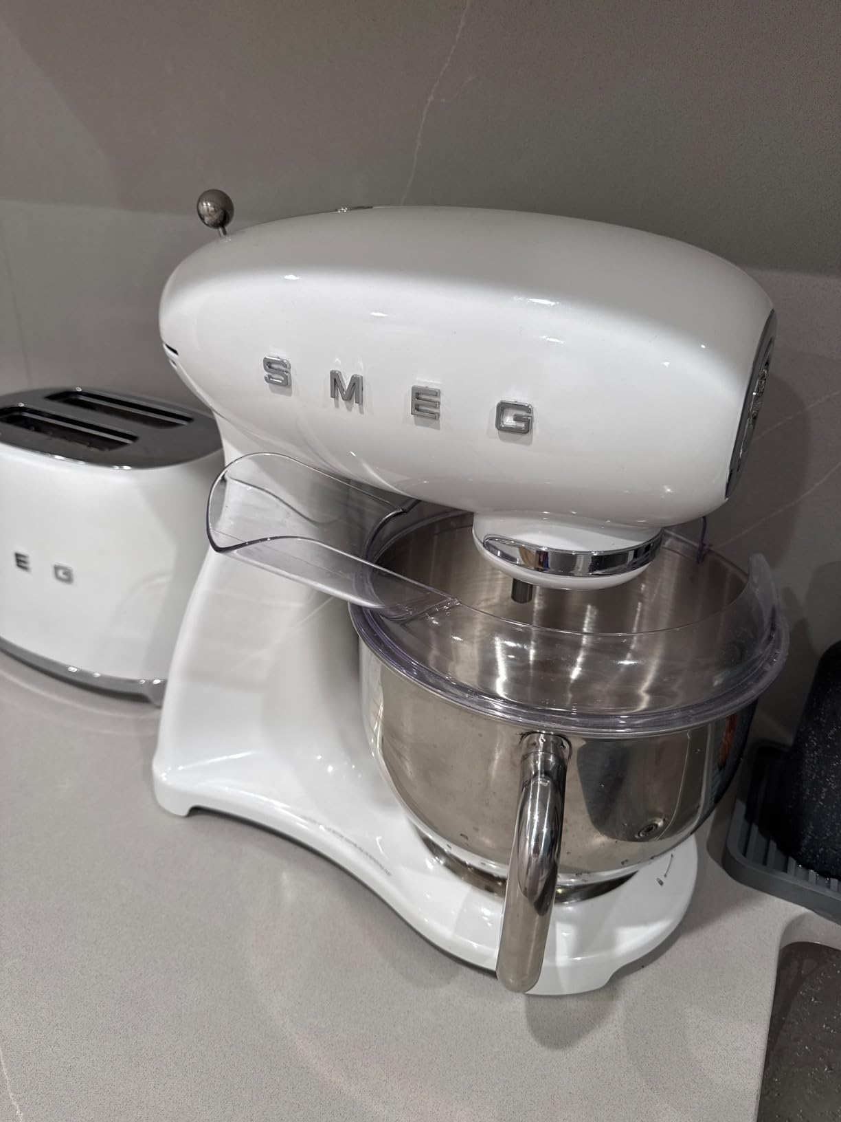 SMEG SMF03 Stand Mixer - 5 Qt Tilt-Head Mixer with Stainless Steel Bowl, 10 Speeds, Retro 50s Vintage Style - Black customer photo 1