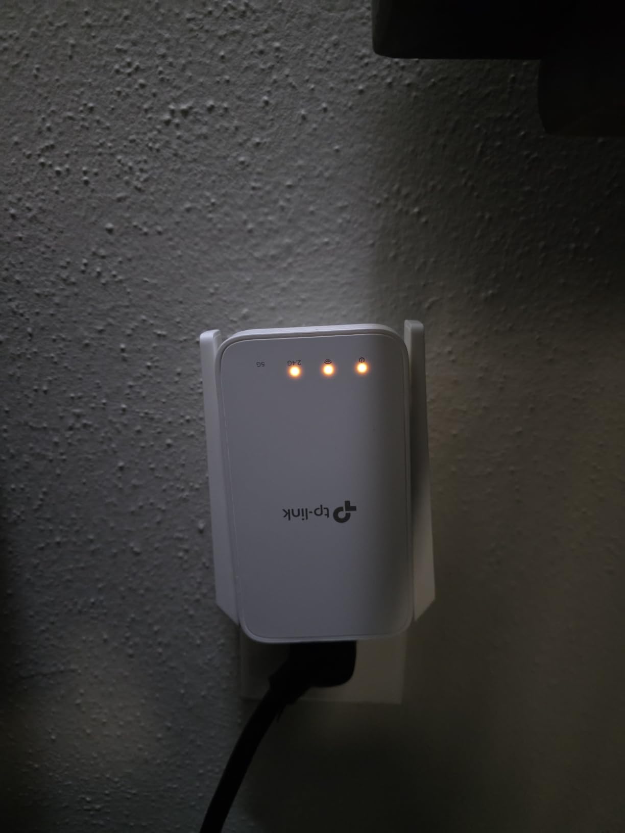 TP-Link AC1200 WiFi Extender - 1.2Gbps Home Signal Booster, Dual Band 5GHz/2.4GHz, Up to 1600 Sq.ft and 32 Devices, EasyMesh Compatible, One Ethernet Port (RE315) customer photo 1