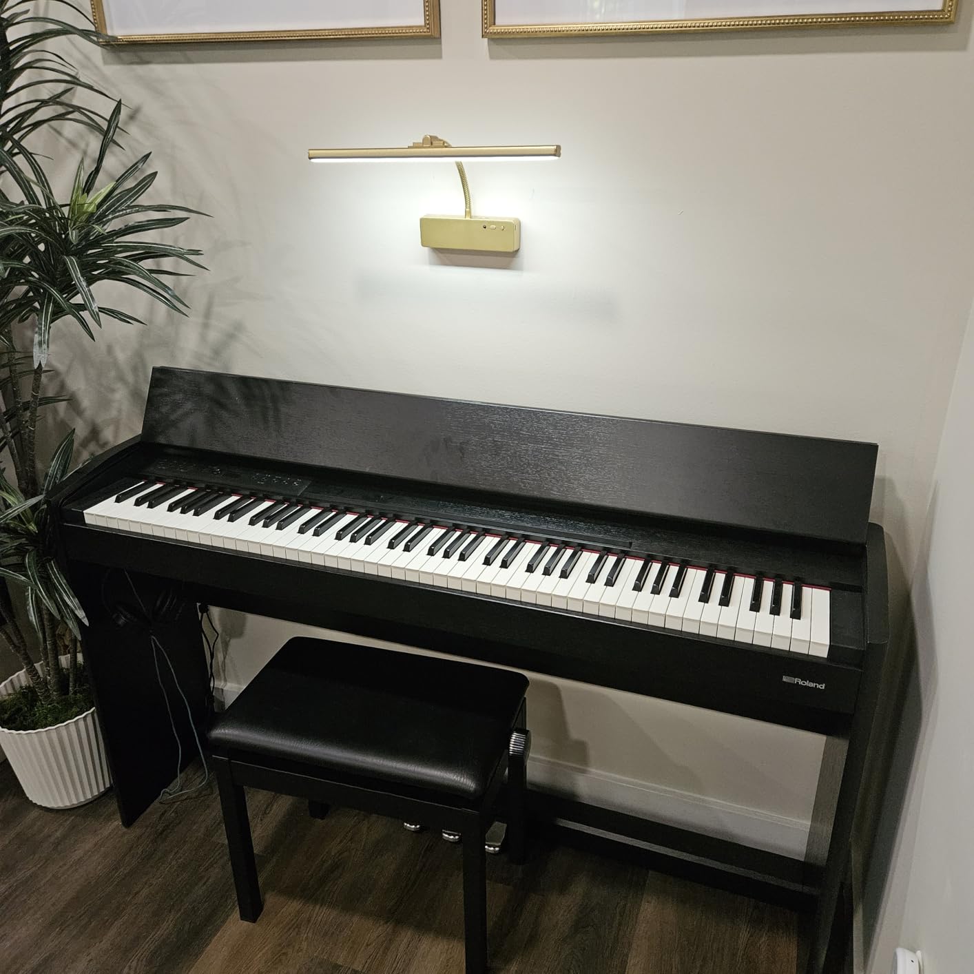 Roland F701-LA Digital Piano customer photo 1