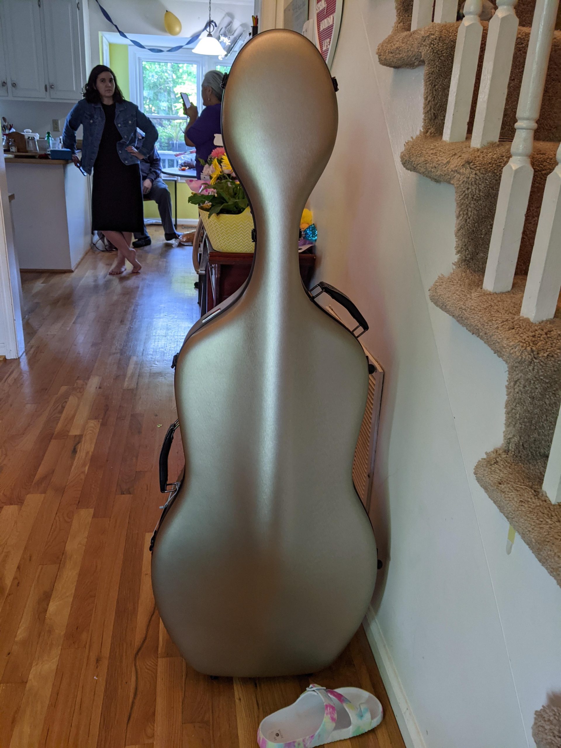 Crossrock Poly Carbon Cello Case for 4/4 Full-Size | Matte Black Finish, Wheels, Lightweight & Durable - Best for School Orchestra & Student Musicians customer photo 2