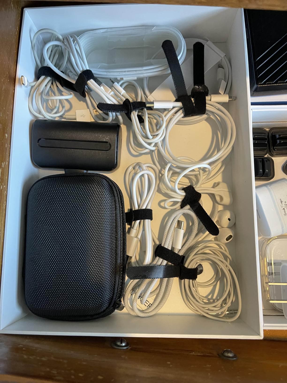 150PCS Reusable Cable Ties - 4+6+8+10inch Multi-Purpose Cable management Hook & Loop Cable Straps Wire Ties,Adjustable Fastening Cord Organizer,Cable Organizer for Home,Office and Data Centers,Black customer photo 2