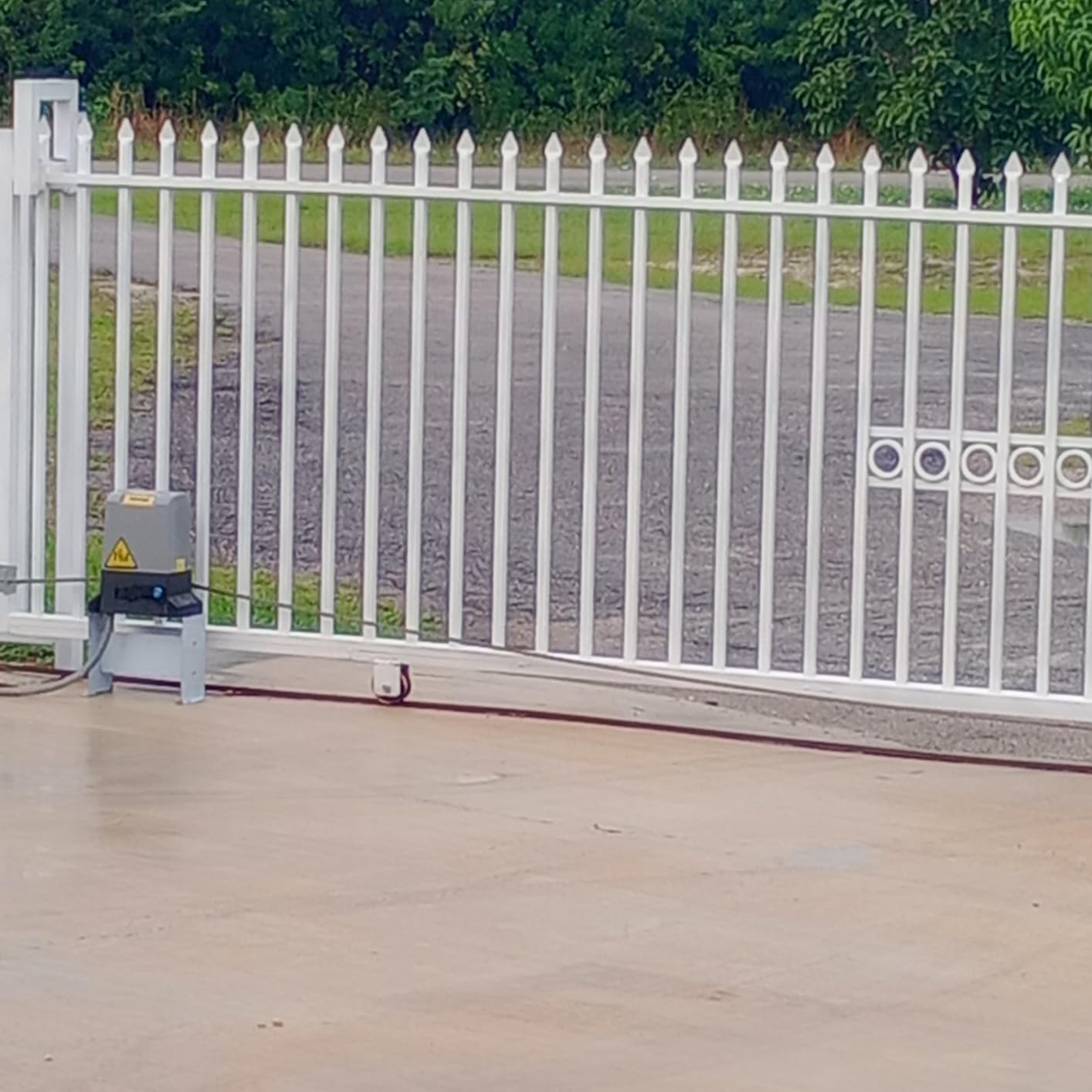 Vevor Automatic Sliding Gate Opener 1764 LBS Electric Sliding Gate Motors with 2 Remote Controls, 100 ft Range, 370W Heavy Duty Chain Drive Sliding Door Opener Gate Door Kit customer photo 2