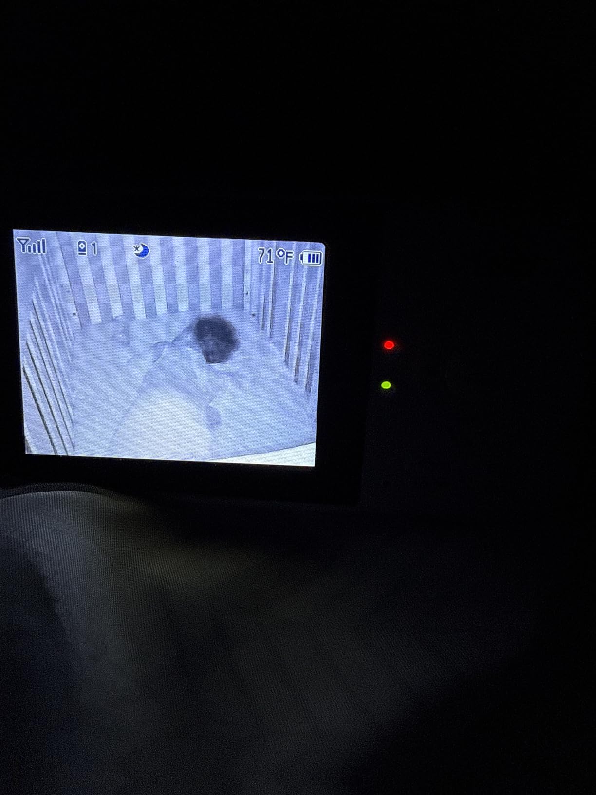 VTech Baby Monitor No WiFi - 19Hr Video Battery, 1000ft Range, Night Vision, Two-Way Talk, Temperature Sensor, Sound-Activated Screen, Lullabies | VM819 customer photo 2
