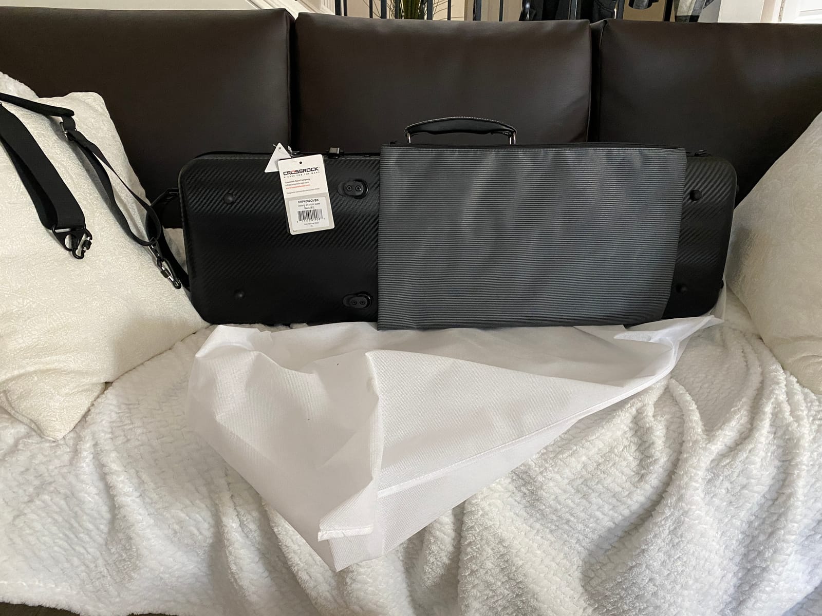 Crossrock Carbon Composite Shaped 4/4 Violin Case | Flight-Ready Protection, Suspension Padding, Backpack Straps, Ultra-Light Build - Rose Gold (CRF4020SVRG) customer photo 2