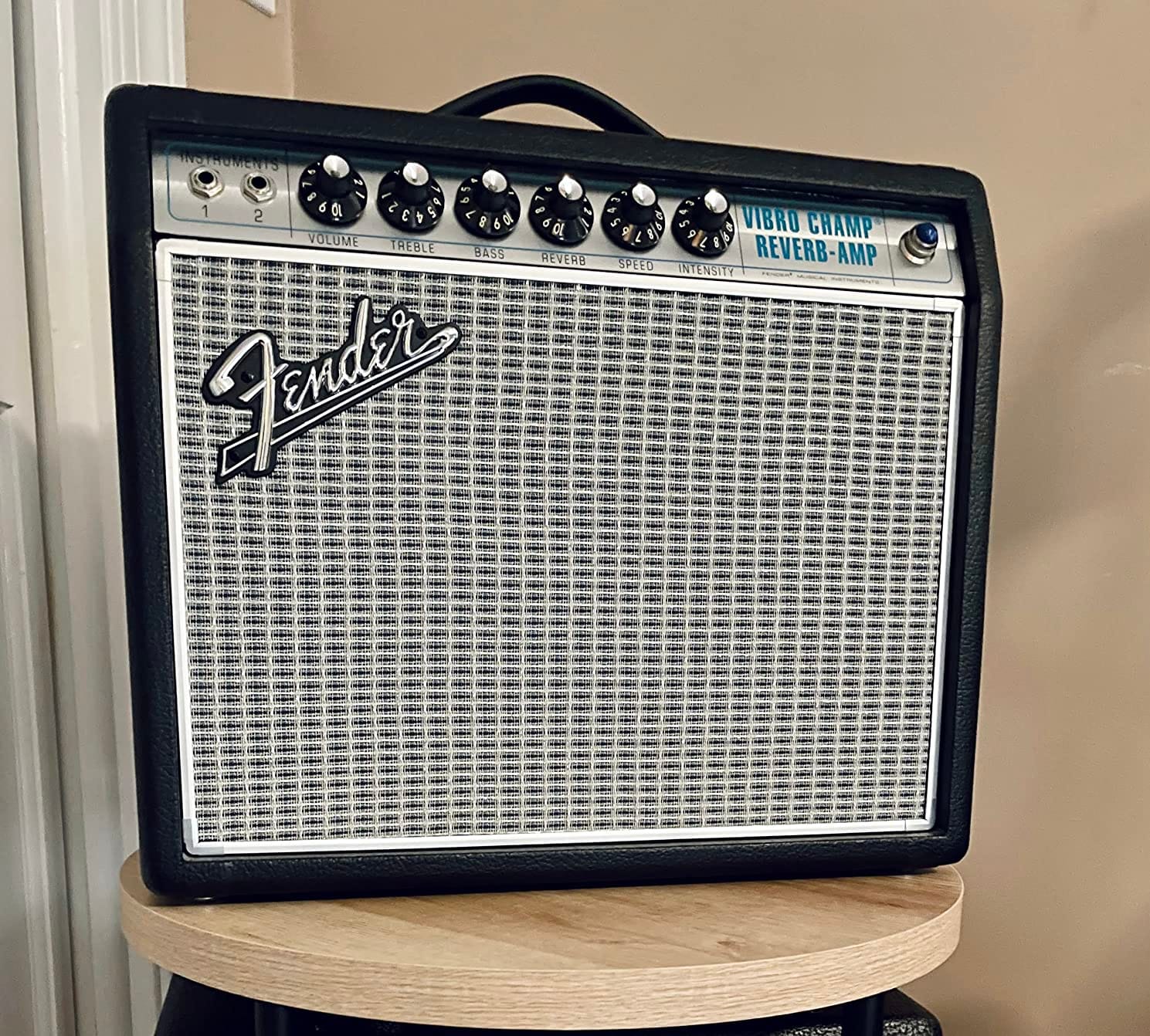 Fender 68 Custom Vibro Champ Reverb Guitar Amplifier, with 2-Year Warranty | 5-watt vintage tube amp, built-in reverb and vibrato, low wattage home practice, 8-inch speaker customer photo 1