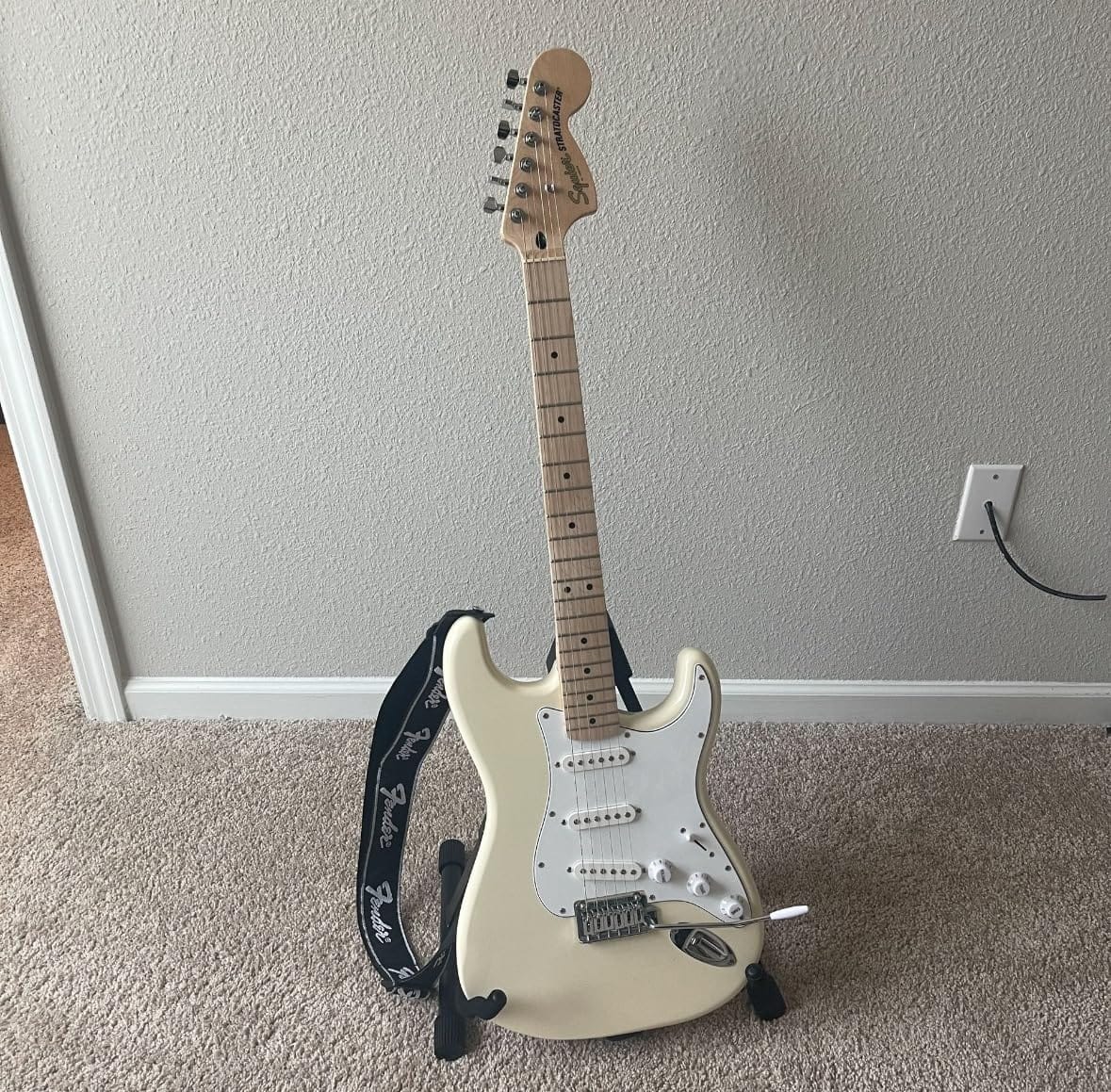 Fender Squier Series Affinity Stratocaster Electric Guitar, Olympic White | Olympic White with Maple Fingerboard customer photo 2