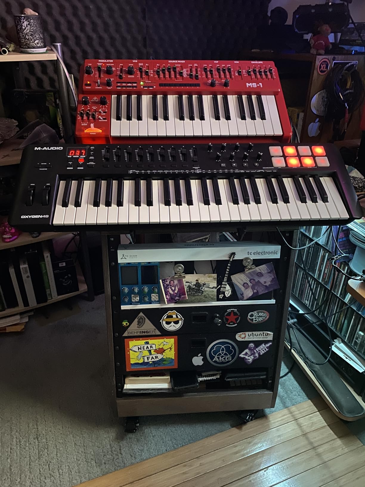 Sound Town DIY Solid Baltic Birch Plywood Slanted 8U Studio Rack, Weathered Brown, Casters (SDRK-8TB) customer photo 1