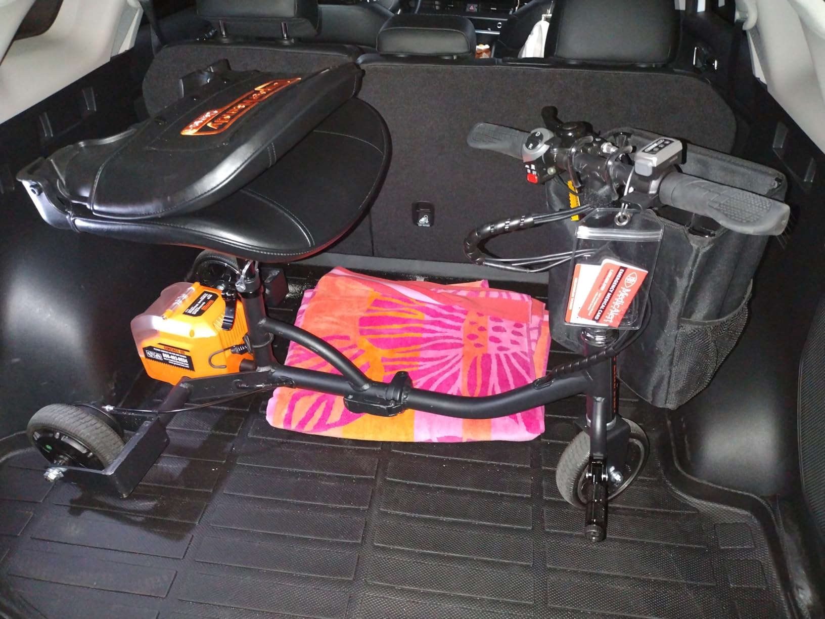 SuperHandy Passport Mobility Scooter for Adults - Foldable, 3 Wheel, Airline Travel Friendly - 13 Mile Range, Includes 2 Removable 44.4V Lithium-ion Batteries & Charger (275 Lbs) customer photo 1
