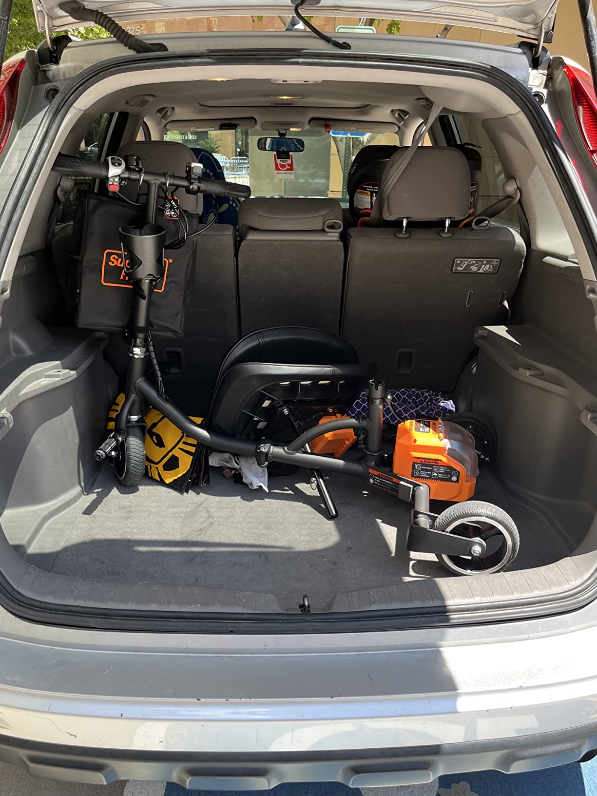 SuperHandy Passport Mobility Scooter for Adults - Foldable, 3 Wheel, Airline Travel Friendly - 13 Mile Range, Includes 2 Removable 44.4V Lithium-ion Batteries & Charger (275 Lbs) customer photo 2