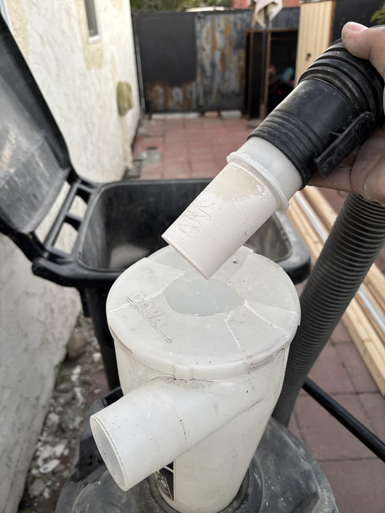 DEWALT Dust Separator with 6 Gallon Poly Tank, 99.5% Efficiency Cyclone Dust Collector, High-Performance Cycle Powder Collector Filter, DXVCS002, Yellow customer photo 1