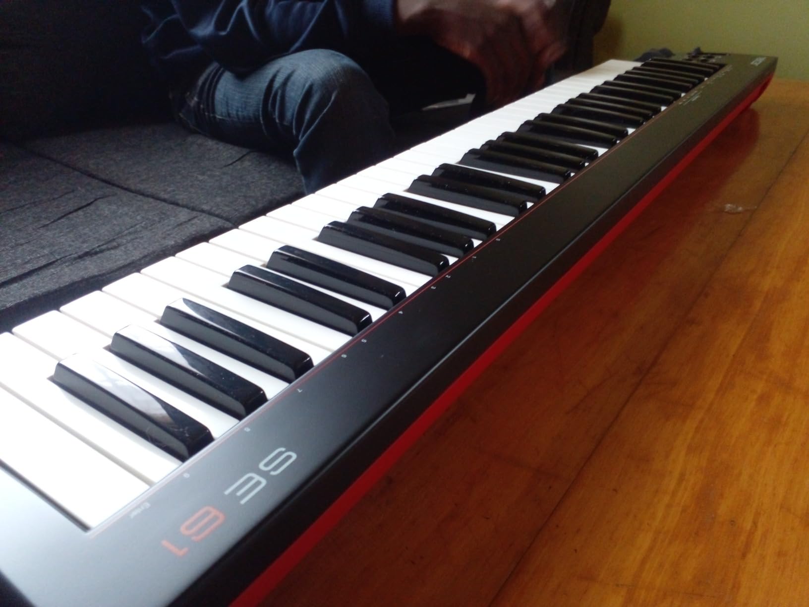 Nektar SE61 - USB MIDI Controller Keyboard with Nektar DAW Integration customer photo 1
