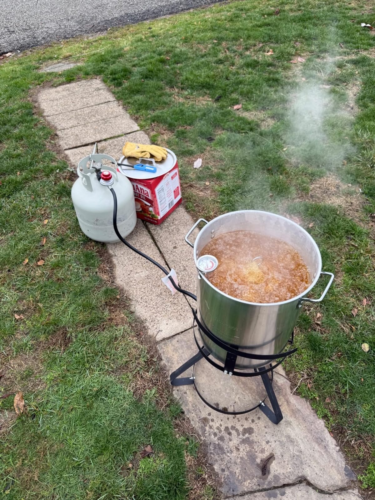 GasOne 30QT Turkey Fryer Set and Seafood Boil with Propane Gas Burner, Perforated Basket customer photo 2