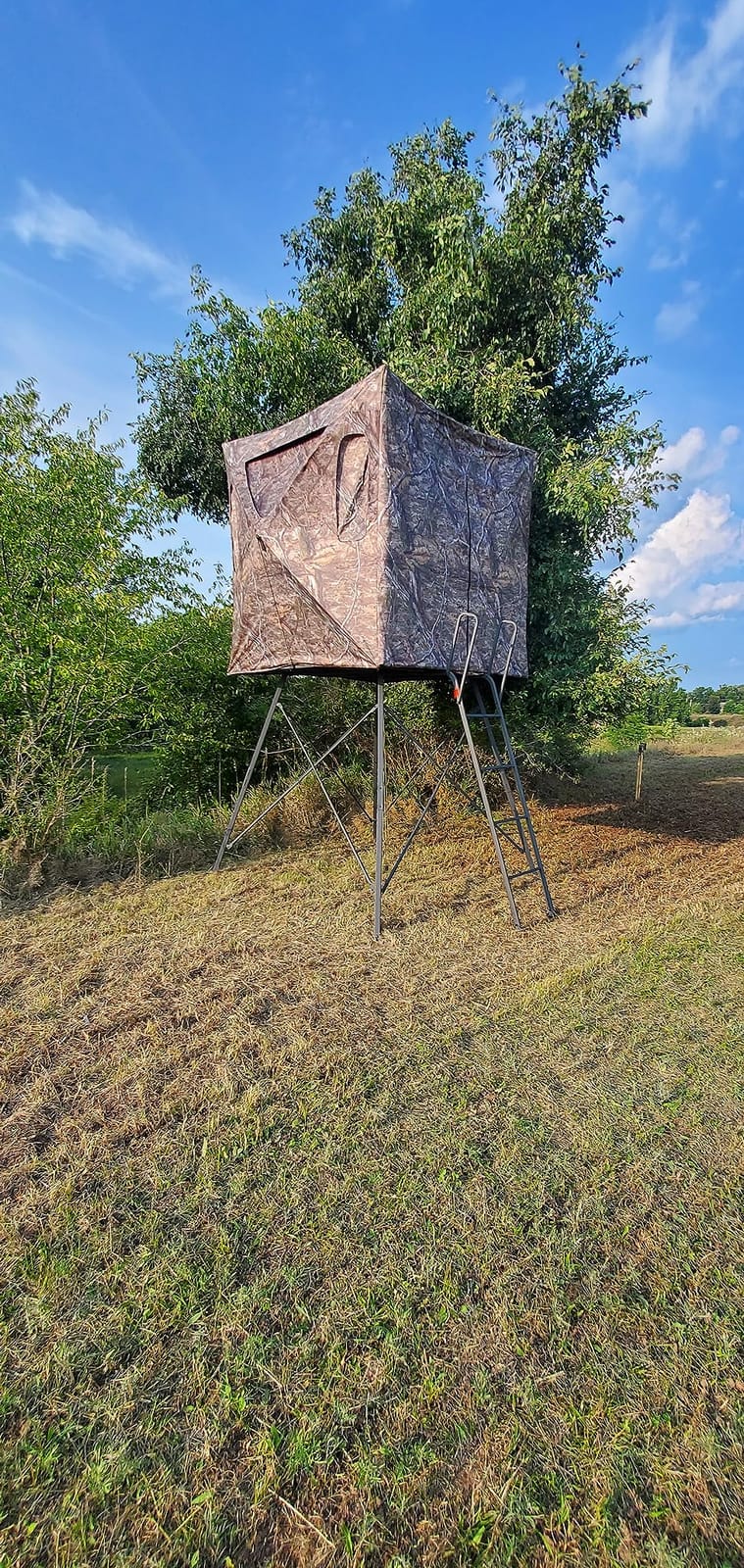 Guide Gear 6' Quad Pod Hunting Tower Blind, 2-3 Man Stand Elevated, Hunting Gear Equipment Accessories, 6x6' customer photo 1
