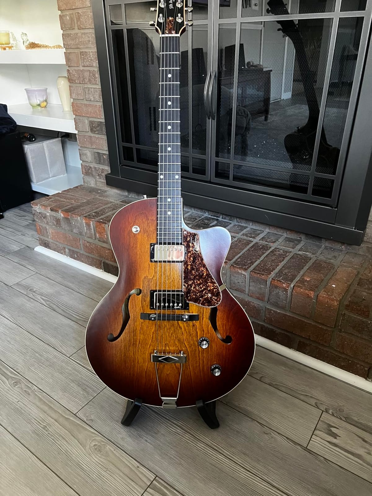 5th Avenue Cutaway KingPin II HB CW Cognac Burst customer photo 1