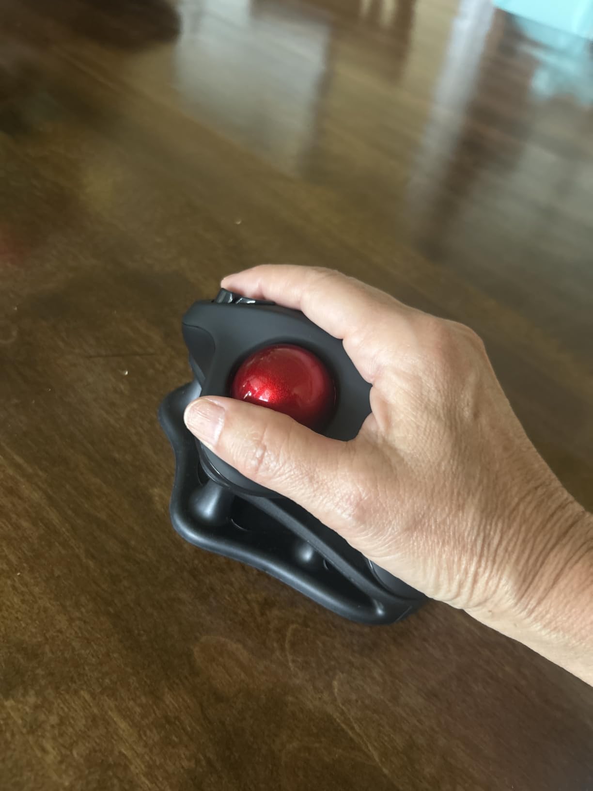 Nulea M501 Wireless Trackball Mouse, Rechargeable Ergonomic, Easy Thumb Control, Precise & Smooth Tracking, 3 Device Connection (Bluetooth or USB Receiver), Compatible for PC, Laptop, Mac, Windows. customer photo 1