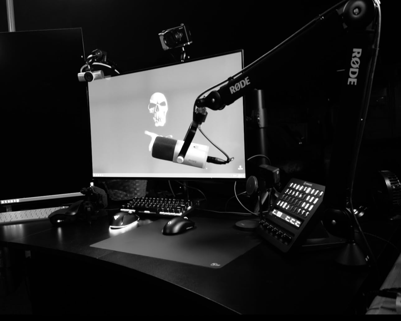 RØDE PSA1+ Professional Studio Boom Arm with Spring Damping, Black customer photo 2