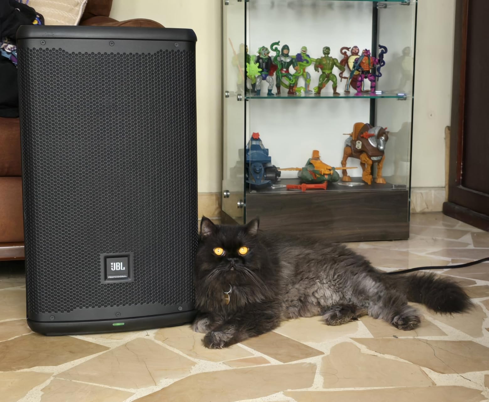 JBL Professional EON718S Powered PA Subwoofer with Bluetooth, 18-inch, Wired Electric, Black customer photo 2