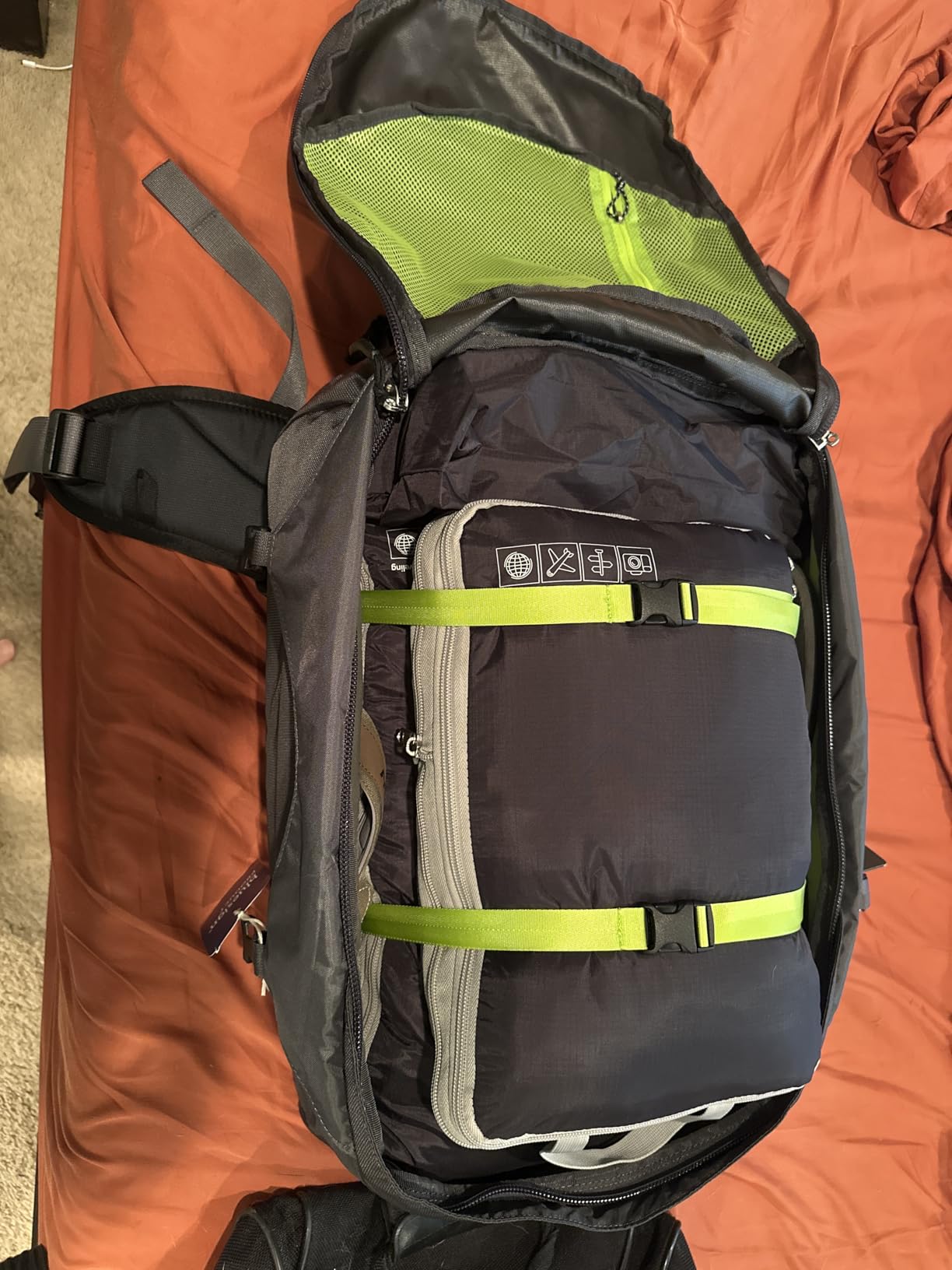 Osprey Farpoint 40L Men's Travel Backpack, Black customer photo 1