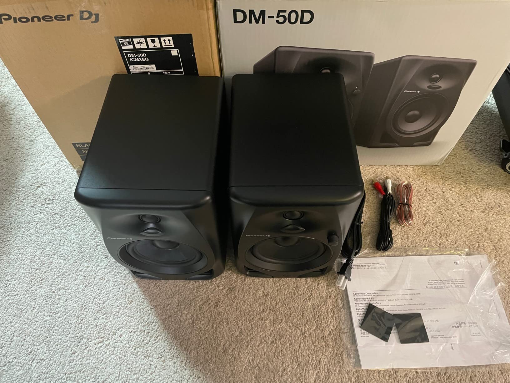 Pioneer DJ DM-50D 5-inch Active Desktop Monitor Speakers, Pair, Black customer photo 2
