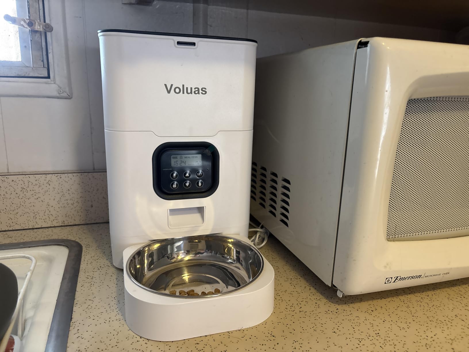 VOLUAS Automatic Cat Feeder, 4L Timed Dry Food Dispenser for Cats & Dogs customer photo 1