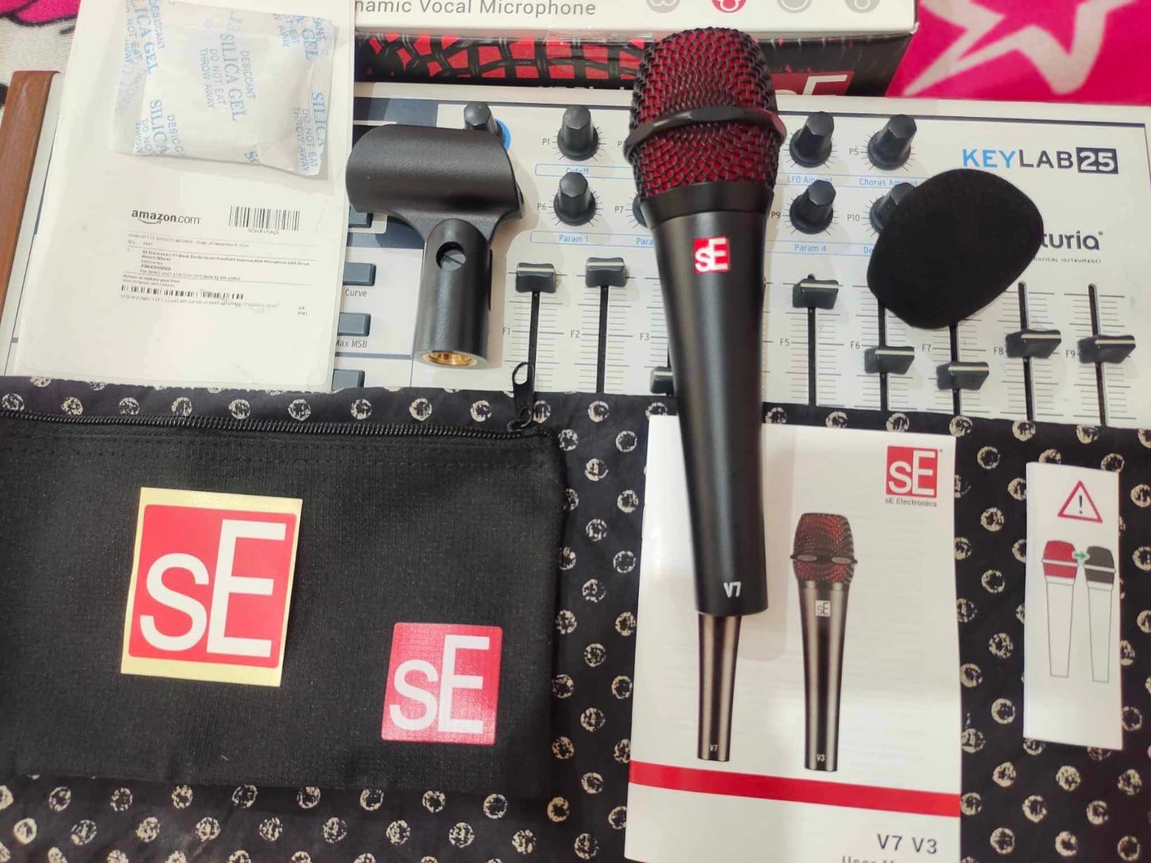 sE Electronics V7 Dynamic Microphone for Singing, Speech & Studio Recording customer photo 2