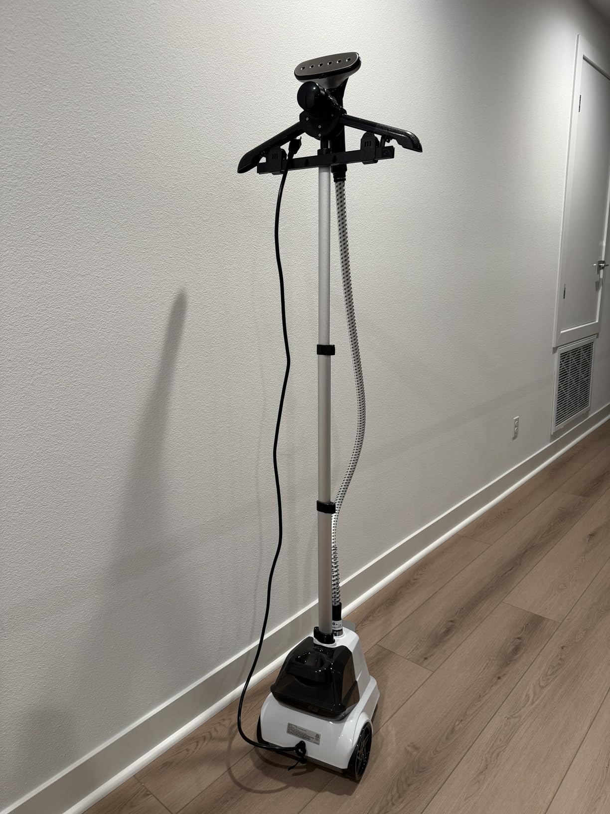 SALAV Heavy Duty Commercial Full-Size Garment Steamer with Foot Pedals and Extra Large 3L (101.5 oz) Water Tank, 1800 watts, 90+min of Continuous Steam (White) customer photo 1