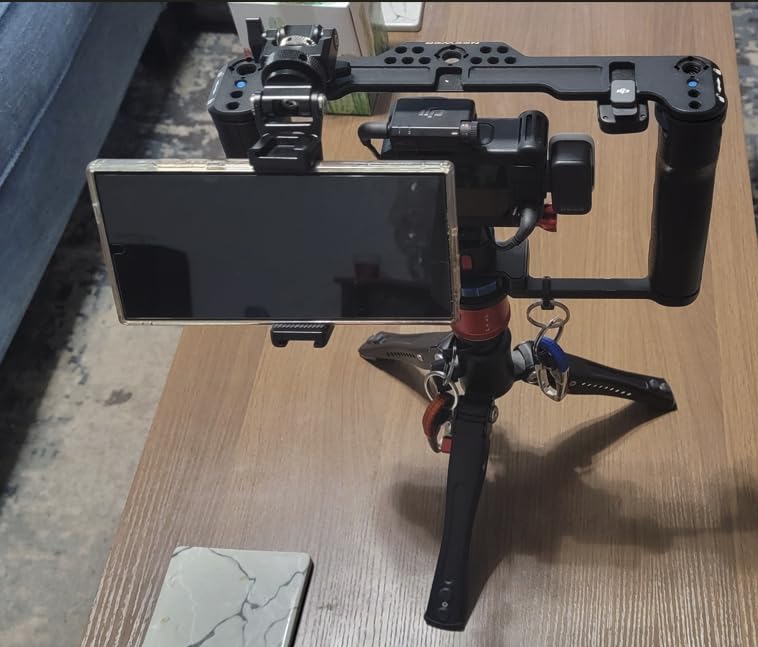 NEEWER Aluminum Alloy Camera Cage, Filmmaking Rig with Top Handle | Dual Grips & Arca Type Base, Compatible with Sony A7S III A7IV A6600 Canon EOS R5C R5 R6 DSLR/Mirrorless Cameras, VS107 Blue customer photo 1
